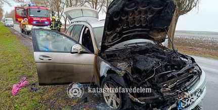 Kigyulladt, teljesen kiégett egy autó motortere Baranyában