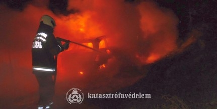 Lángokban álló kocsihoz riasztották a baranyai tűzoltókat Lángokban álló kocsihoz riasztották a baranyai tűzoltókat