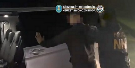 Óriási fogásuk volt a pécsi zsaruknak, tele volt droggal a telekocsi - Videó!