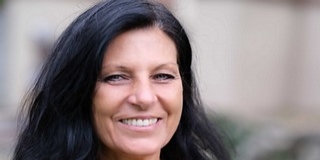 Fekete Hajnalka bábkészítő kapta idén a Bóbita díját Fekete Hajnalka bábkészítő kapta idén a Bóbita díját