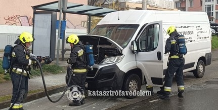 Két jármű is lángolt hétfőn az utcán Pécsett