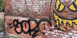 Megbánta vétkeit egy pécsi házakat összefirkáló fiatal Megbánta vétkeit egy pécsi házakat összefirkáló fiatal