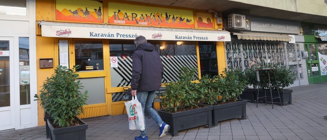 Ahol meg-megáll az idő: a pécsi Karavánban sokan a fiatalságukat is ott hagyták