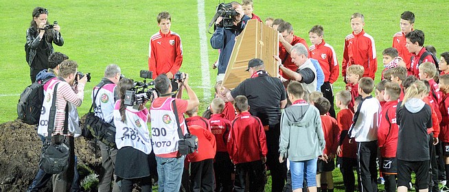 Tíz éve ásták meg a pécsi labdarúgás sírját, a halottfeltámasztásra azóta is várni kell Tíz éve ásták meg a pécsi labdarúgás sírját, a halottfeltámasztásra azóta is várni kell