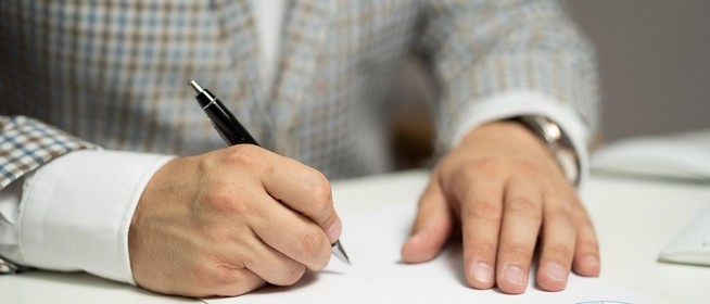 Pécsi áruházban is dedikált a magát Nemecsek Ernőnek kiadó szélhámos Pécsi áruházban is dedikált a magát Nemecsek Ernőnek kiadó szélhámos