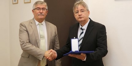 Elismerést vehetett át a Pécsi Rendőrkapitányság hivatalvezetője Elismerést vehetett át a Pécsi Rendőrkapitányság hivatalvezetője