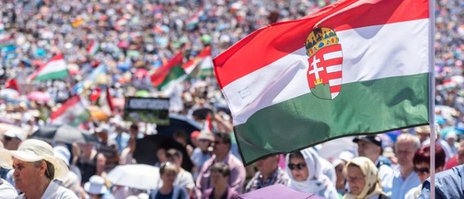 Gyászba borult az ország, zúgtak a harangok a trianoni rablóbéke aláírásának délelőttjén