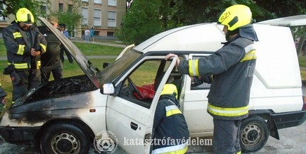 Nyugdíjas tűzoltó ezredes oltott egy lángoló autót Baranyában Nyugdíjas tűzoltó ezredes oltott egy lángoló autót Baranyában