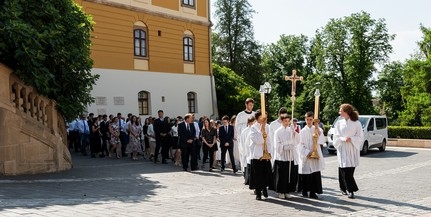 Bérmálással ünnepelték a pécsi székesegyházban a Szentlélek eljövetelét Bérmálással ünnepelték a pécsi székesegyházban a Szentlélek eljövetelét