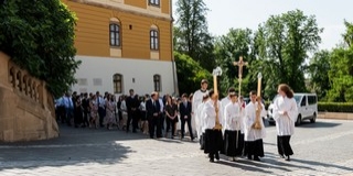 Bérmálással ünnepelték a pécsi székesegyházban a Szentlélek eljövetelét Bérmálással ünnepelték a pécsi székesegyházban a Szentlélek eljövetelét