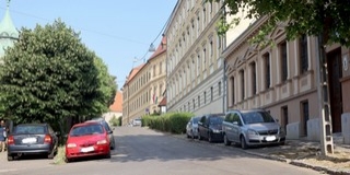 A pécsi börtönnél is működik az utcatelefon: fel-feltűnnek az óbégatók az épületnél A pécsi börtönnél is működik az utcatelefon: fel-feltűnnek az óbégatók az épületnél