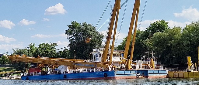 Kulcsszerep vár a mohácsi híd építésénél Közép-Európa legnagyobb úszódarujára, a Clark Ádámra