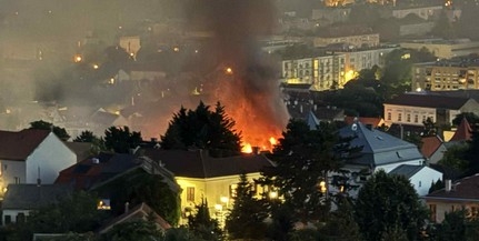 Hatalmas tűz ütött ki Pécsett, a Mecsek-oldalban Hatalmas tűz ütött ki Pécsett, a Mecsek-oldalban