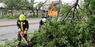 Csaknem háromezer viharkárt számoltak fel a katasztrófavédelem tűzoltóegységei