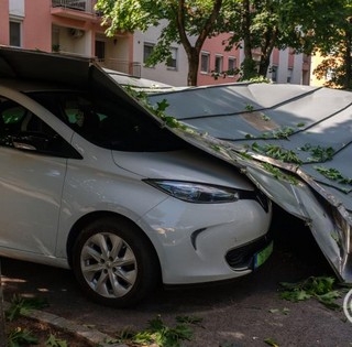 Csaknem tízezerszer riasztották a tűzoltókat a vihar miatt szerda reggelig Csaknem tízezerszer riasztották a tűzoltókat a vihar miatt szerda reggelig