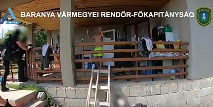 Kommandósok csaptak le az illegális kertészetet működtető baranyai férfire - Videó! Kommandósok csaptak le az illegális kertészetet működtető baranyai férfire - Videó!