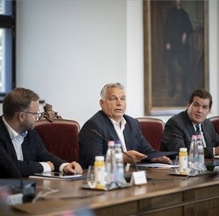 Gulyás Gergely: döntött a kormány a kiegészítő nyugdíjemelés pontos összegéről Gulyás Gergely: döntött a kormány a kiegészítő nyugdíjemelés pontos összegéről