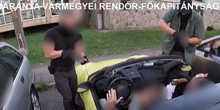 Biznisz közben csaptak le a kommandósok egy drogdílerre Pécsett - Videó!