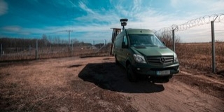 Hatvannégy határsértőt tartóztattak fel hétvégén