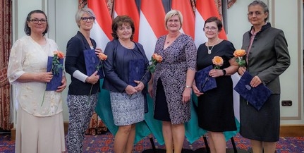 Elismeréseket vehettek át a baranyai kormányhivatal munkatársai Elismeréseket vehettek át a baranyai kormányhivatal munkatársai