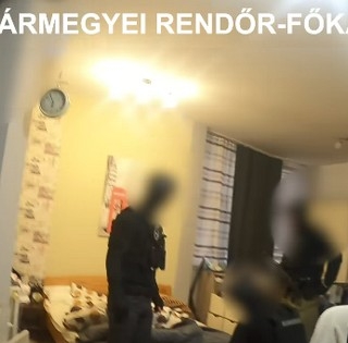 Újabb két drogdílert vontak ki a forgalomból a baranyai zsaruk - Videó! Újabb két drogdílert vontak ki a forgalomból a baranyai zsaruk - Videó!