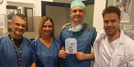 Aranybevonatú, személyre szabott pacemakert ültettek egy betegbe Pécsen Aranybevonatú, személyre szabott pacemakert ültettek egy betegbe Pécsen