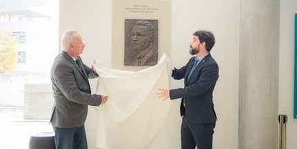 Emléktáblát avattak a pécsi virológus, Jakab Ferenc professzor tiszteletére Emléktáblát avattak a pécsi virológus, Jakab Ferenc professzor tiszteletére