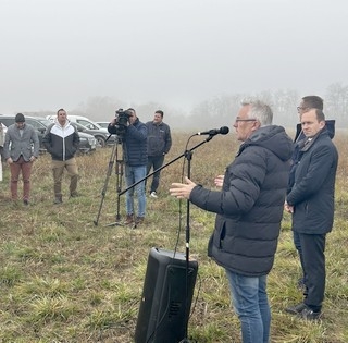 Héthektáros ipari parkot létesítenek Pécs és Mohács között félúton, Szederkényben