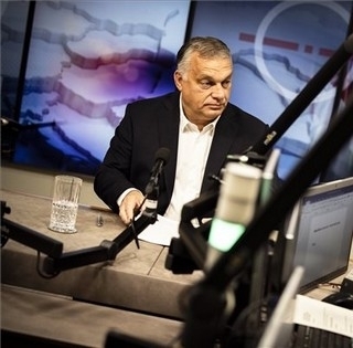 Orbán Viktor: az Amerikától kapott pénzügyi védőpajzs más, mint a baloldal által felvett IMF-hitel
