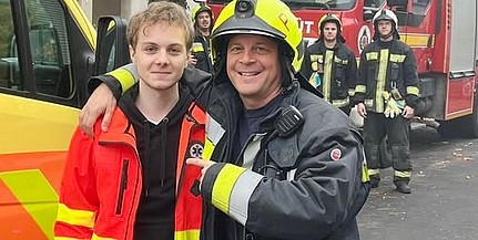 Pécsett mentettek életet: a tűzoltó apa először talákozott szolgálatban mentős fiával Pécsett mentettek életet: a tűzoltó apa először talákozott szolgálatban mentős fiával