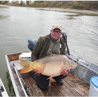 Hatalmas, huszonkét kilogrammos pontyot fogott egy horgász Mohácsnál!
