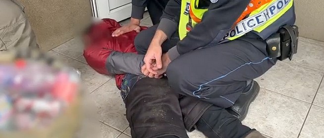 Hatalmas fogásuk volt a mohácsi zsaruknak, Borjádon égig ért a fű - Videó!