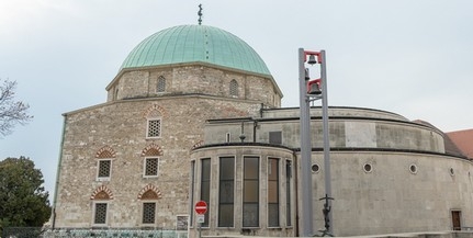 Nyolc év kényszerpihenő után lép ismét működik a pécsi dzsámi liftező harangtornya