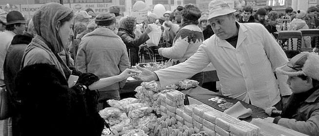 Ilyen volt Pécsett a karácsony előtti vásárlási láz a 80-as és a 90-es években - Fotók!