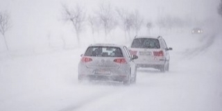 Hófúvás miatt narancs riasztást adtak ki Baranyára - Hótorlaszokat épít a viharos szél