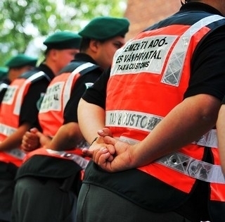 A NAV baranyai munkatársai is rendeltek hamis parfümöket, nagy balhé lett a vége