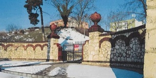 Elképesztő: áramot vezetett a Zsolnay Mauzóleum bejárati kapujába egy pécsi férfi