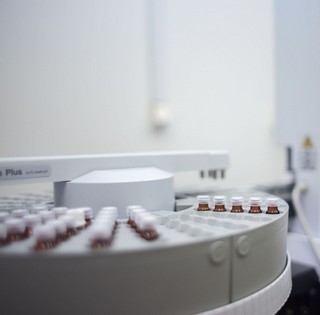 Már önkénteseken is tesztelték a pécsi orvoskaron fejlesztett fájdalomcsillapítót