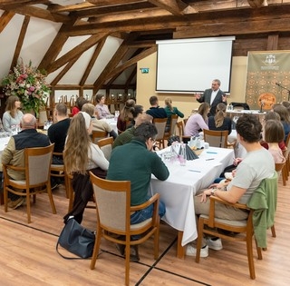 Fórumra hívta a fiatal felnőtteket Felföldi László, a Pécsi Egyházmegye főpásztora
