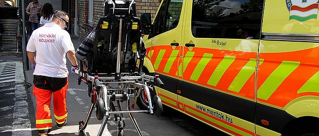 Összefutott a betörővel egy baranyai nyugdíjas, majd kétszer is újraélesztették a rendőrök