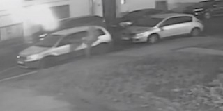 Kilenc autót is megrongált egy csatakrészeg nő Pécsett