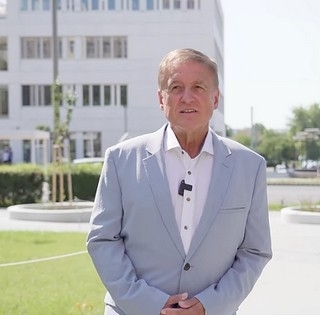 Alpári, erőszakos támadás indult a pécsi szívgyógyász professzorral szemben