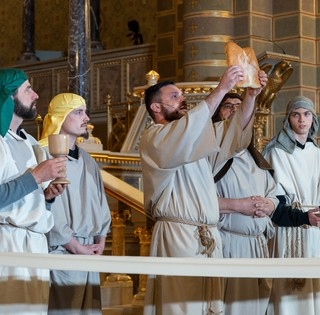 Zsúfolásig megtöltötte a közönség a székesegyházat a passiójáték bemutatóján