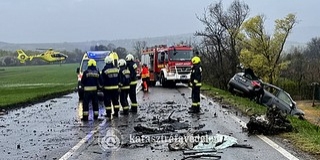 Tragikus balesetben meghalt egy autó vezetője a 6-oson, Pécs közelében