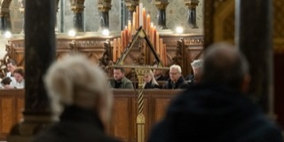 A sötétzsolozsma szertartásával megkezdődött a szent három nap