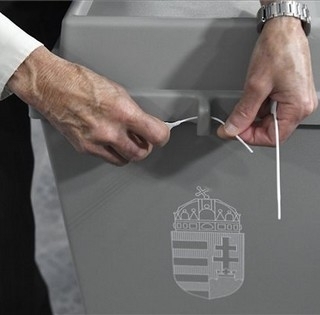 Már számlálják a szavazatokat - Így voksoltak Pécsen, Mohácson, Baranyában és az országban