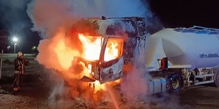 Parkoló kamion kapott lángra Beremenden