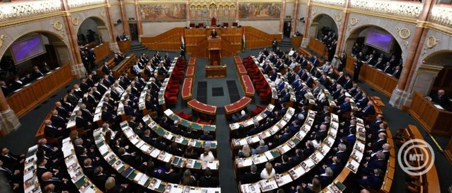 Napi menü: megalakul az új kormány, ülést tart a parlament, esküt tesznek a miniszterek