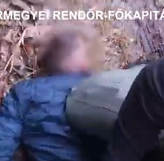 Lekapcsoltak a kommandósok egy pécsi drogdílert az M60-as lehajtónál - Videó!