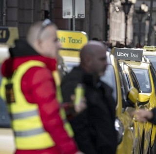 Új versenytársat kaptak a pécsi taxisok: belépett a piacra az Uber, már működnek is
